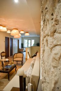 A seating area at Casa Noa Colonial Rooms