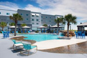 Baseinas apgyvendinimo įstaigoje Courtyard by Marriott Galveston Island arba netoliese