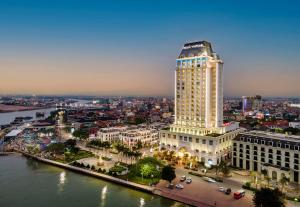 Uma visão geral de Dong Hoi ou uma vista da cidade tirada do hotel