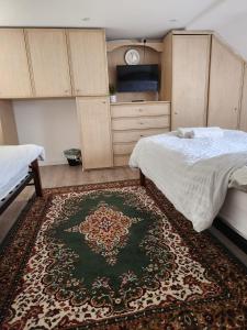 A bed or beds in a room at The London En-Suite