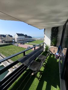 En balkong eller terrasse på Logement entier dans le port de Deauville