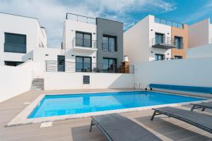 Πισίνα στο ή κοντά στο Silver Villa with ocean view