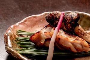 a plate of food with meat and green beans at Sui Suwako in Suwa