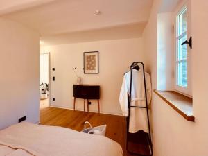 a bedroom with a bed and a window at 2 Zimmer Apartment Sindelfingen Böblingen Calw in Aidlingen