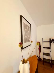 a vase with flowers sitting on a table in a room at 2 Zimmer Apartment Sindelfingen Böblingen Calw in Aidlingen