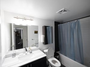 A bathroom at Executive 3 Bedroom Town House