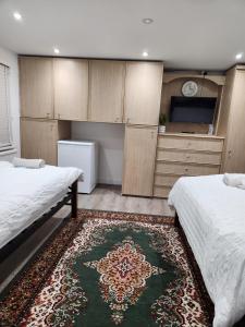 A bed or beds in a room at The London En-Suite