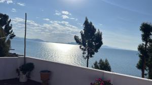 - Balcón con vistas al agua en Casa munay lodge - Fernanda, en Puno