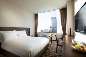 Uma TV ou centro de entretenimento em LOTTE City Hotel Myeongdong