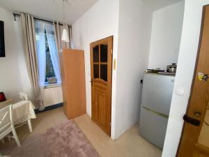 Кухня або міні-кухня у Apartamenty Arkuszowa 58