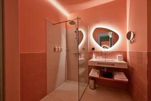 Un baño de The Rebyl, Nijmegen, a Tribute Portfolio Hotel