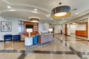 אזור ישיבה ב-Drury Inn & Suites Sikeston