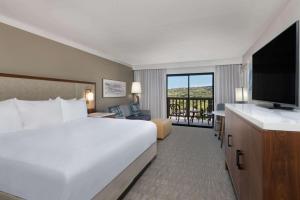 טלויזיה ו/או מרכז בידור ב-Cheyenne Mountain Resort, a Destination by Hyatt Hotels