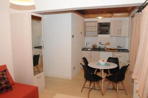 A kitchen or kitchenette at AS Apartments