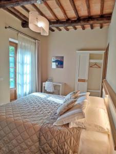 a bedroom with a large bed with a wooden ceiling at CasalPiano in Orvieto