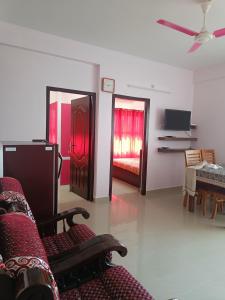 TV i/ili multimedijalni sistem u objektu 2 BHK Furnished Flat - 200 m to Guruvayur Temple - For FAMILIES ONLY