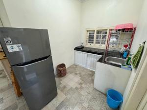 Η κουζίνα ή μικρή κουζίνα στο Omah Sinduadi Homestay Jogja