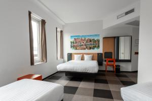 เตียงในห้องที่ easyHotel Amsterdam Arena Boulevard