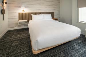 TownePlace Suites by Marriott Louisville Downtown 객실 침대