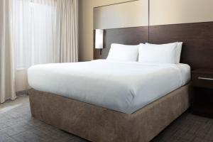 Katil atau katil-katil dalam bilik di Residence Inn by Marriott Las Vegas Airport