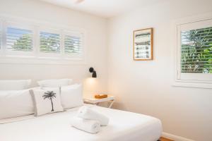 Cama ou camas em um quarto em The Beach Shack Byron Bay