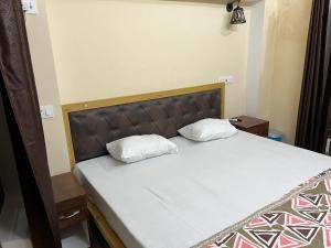 Ένα ή περισσότερα κρεβάτια σε δωμάτιο στο Stay in Someshwar