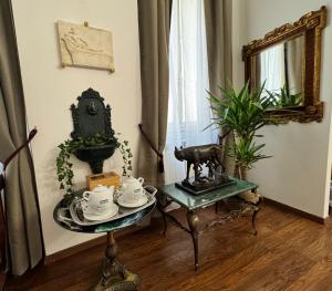 a living room with a table and a mirror at Colosseo Room in Rome