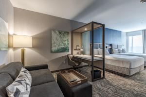 A bed or beds in a room at SpringHill Suites by Marriott Fort Wayne Southwest