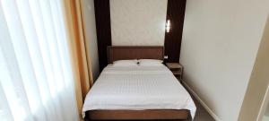 Ліжко або ліжка в номері Cozy Hotel