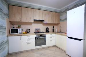 Cuina o zona de cuina de Apartament Vasilya Porika 48 Street Vinnitsya