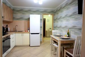 Cuina o zona de cuina de Apartament Vasilya Porika 48 Street Vinnitsya