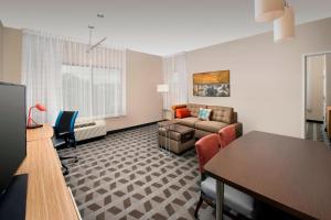 พื้นที่นั่งเล่นของ TownePlace Suites by Marriott Alexandria Fort Belvoir