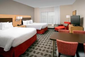 เตียงในห้องที่ TownePlace Suites by Marriott Alexandria Fort Belvoir