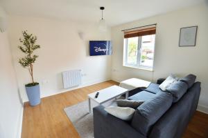 Un lugar para sentarse en Luxury 2 BR Fully Furnished Flat in Crawley - 2 FREE Parking Spaces