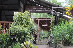 プエルト・マルドナードにあるLa Cachuela Lodge & Hostelの植物の看板