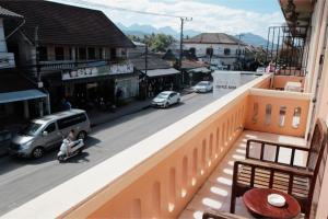 a balcony with a view of a city street at Villa KiengKham晶康民宿 in Luang Prabang