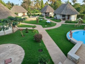 Peldbaseins naktsmītnē Ikumbi Lodge Lake Manyara vai tās tuvumā