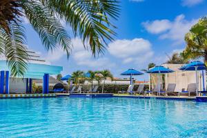 Kolam renang di atau dekat dengan Brickell Bay Beach Resort Aruba, Trademark Collection by Wyndham