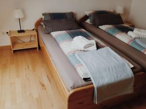 Una cama o camas en una habitación de Bio Ferienwohnung