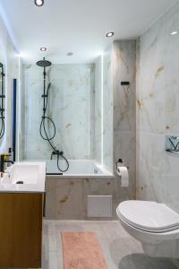 Ένα μπάνιο στο Apartament POD WIEŻĄ 2