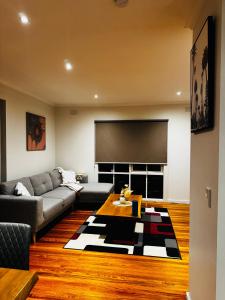 Un lugar para sentarse en Junction Shared House