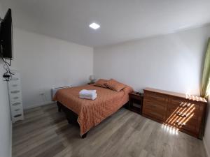 A bed or beds in a room at Agradable casa en Puerto Varas