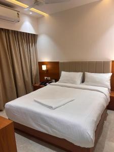 Cama ou camas em um quarto em Hotel Neem Heritage