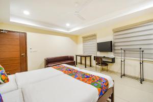 טלויזיה ו/או מרכז בידור ב-FabHotel Prime AM Suites - Nr Secunderabad Railway Satation