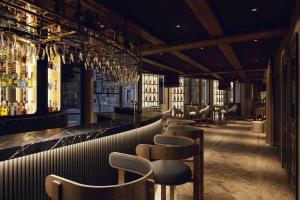 Khu vực lounge/bar tại NH Collection Gent