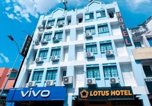 a tall white building with a hotel at Sun Inns Seremban Formerly known as Lotus Seremban in Seremban