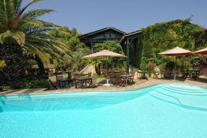 Piscine de l'établissement Lodge de Charme A Cheda ou située à proximité