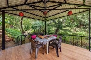 Balkon ili terasa u objektu CosmicStays Windchime Homestay at Mulshi