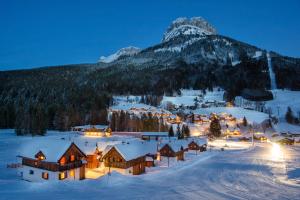 AlpenParks Hagan Lodge Altaussee during the winter