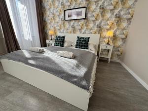 A bed or beds in a room at CENTER rooms